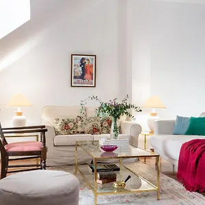 La Casa De San Fernando Con Vistas A Los Reales Alcazares Seville