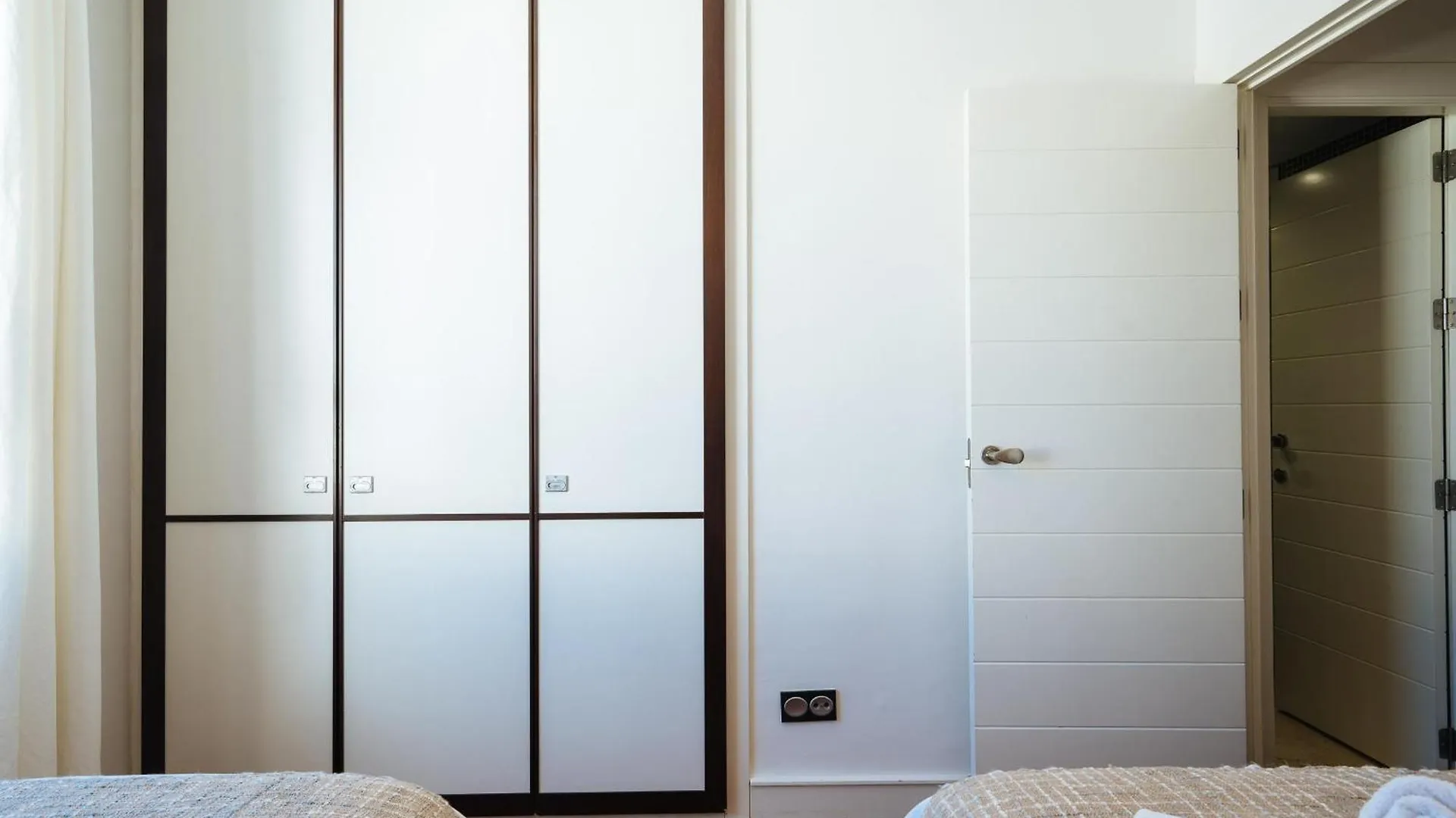 San Bernardo Home Free Parking Seville 0*,  Spain